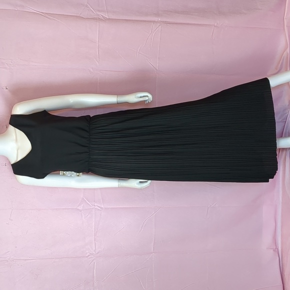 Boohoo Black Sleeveless V Neck Elastic Waist Pleated Skirt Maxi Dress size S/M - Picture 1 of 8